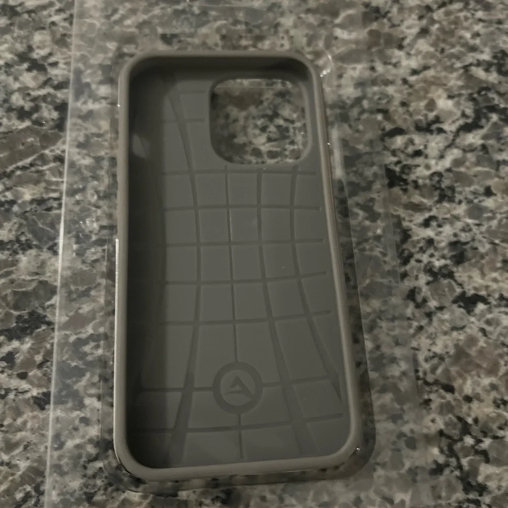 NEW in box. Fits iPhone 13Pro like a glove 👌🏽